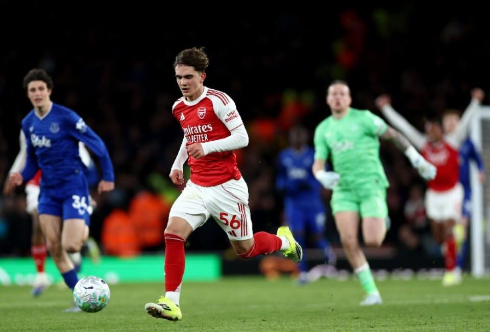 体育赛事-悬念终！又见银鞍照白马，道曼飒沓如流星，枪手的英超冠军稳了